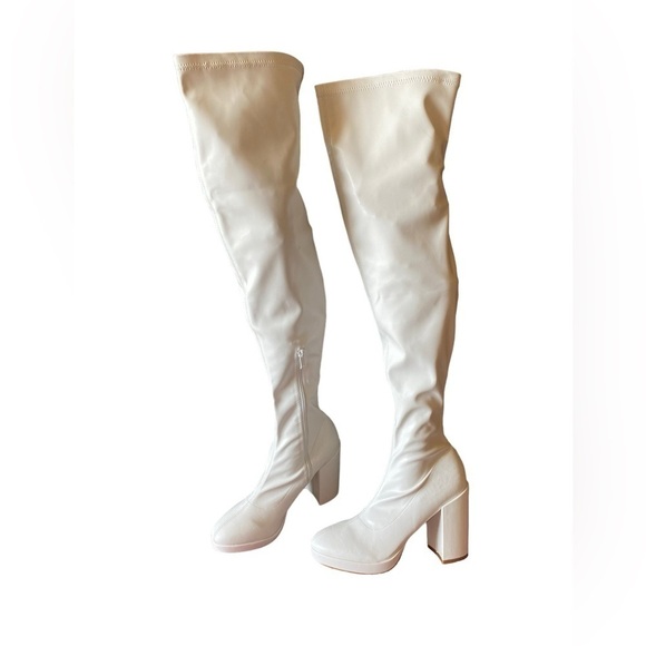 Women’s Hight tight White Boot Faux Leather Size 8 in Excellent Used Condition - Picture 1 of 11